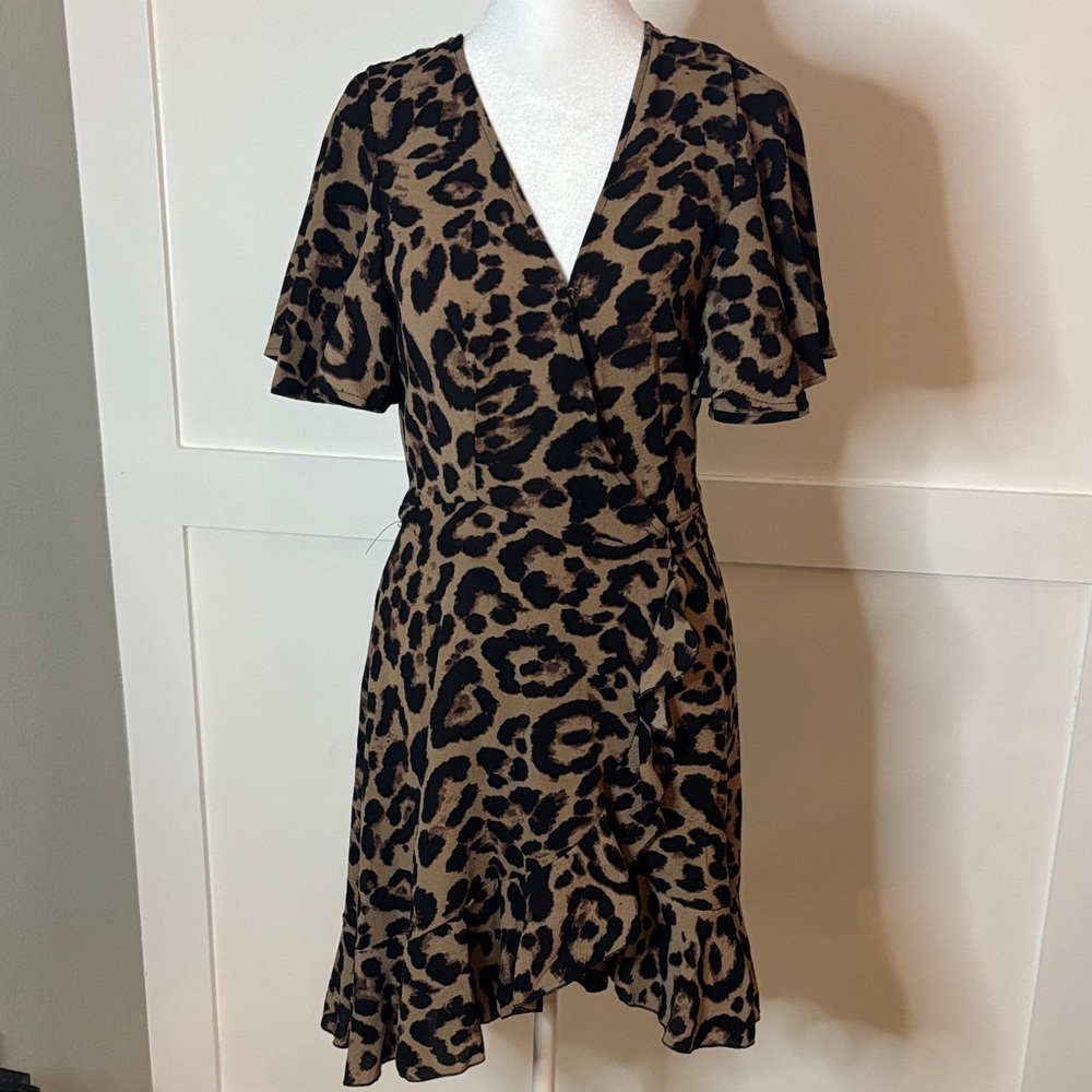 SHEIN Leopard Print Wrap Dress size small in excellent condition